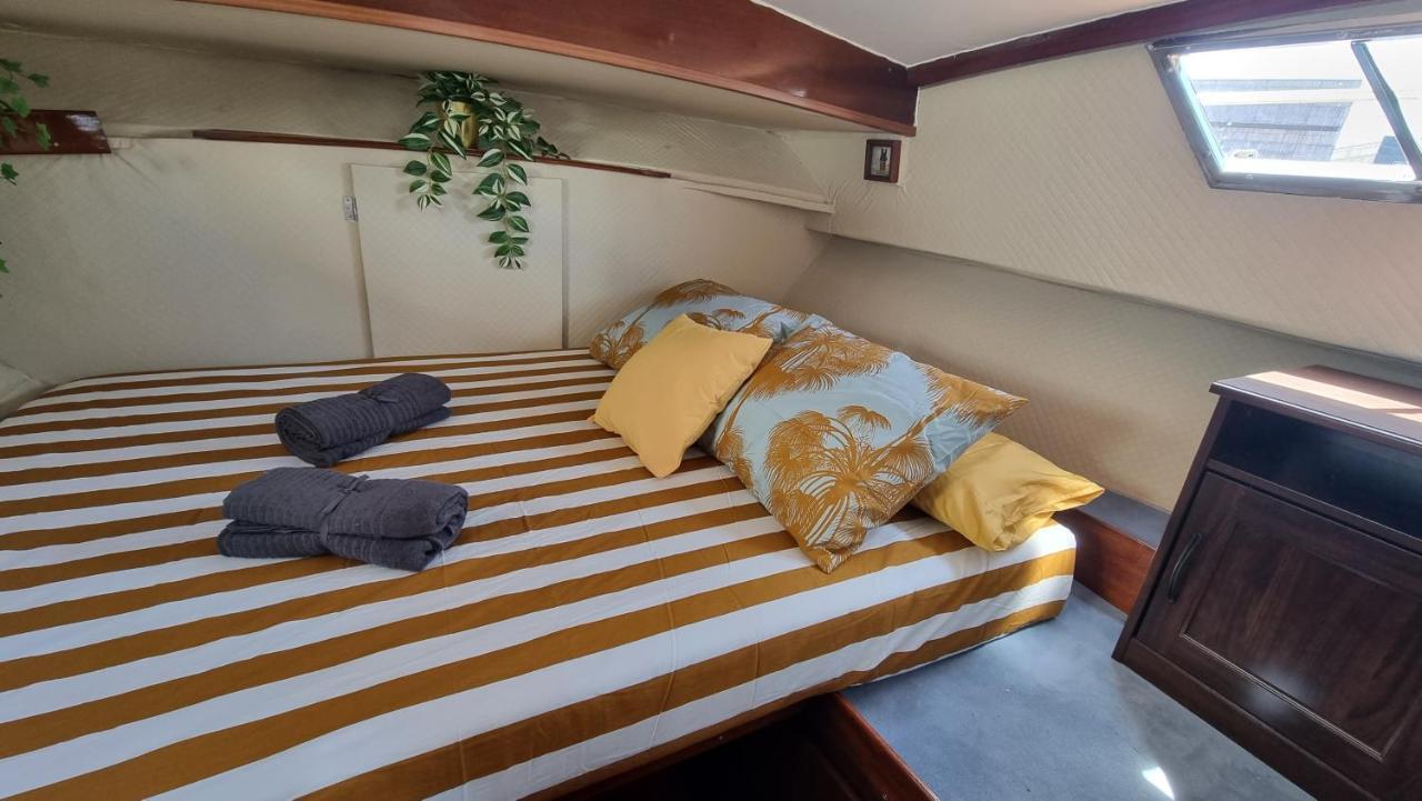 Charming Boat House In Barcelona With Big Terrace And Solarium Hotell Sant Adrià de Besòs Exteriör bild