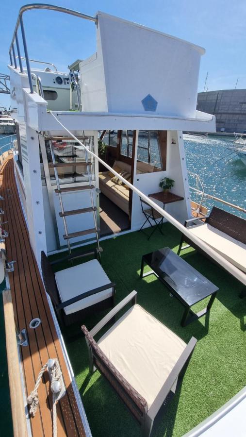 Charming Boat House In Barcelona With Big Terrace And Solarium Hotell Sant Adrià de Besòs Exteriör bild