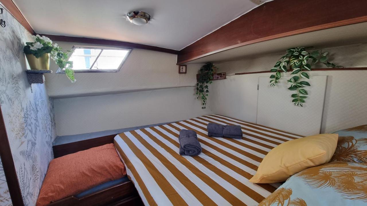 Charming Boat House In Barcelona With Big Terrace And Solarium Hotell Sant Adrià de Besòs Exteriör bild