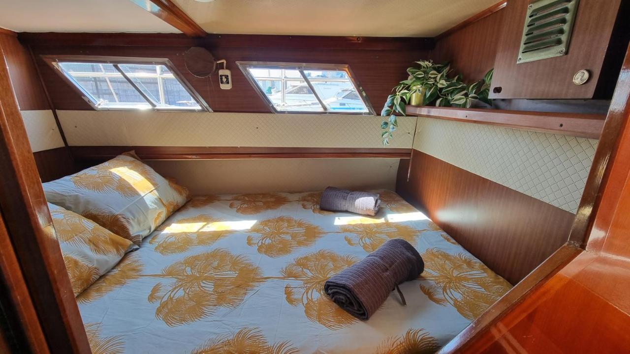 Charming Boat House In Barcelona With Big Terrace And Solarium Hotell Sant Adrià de Besòs Exteriör bild