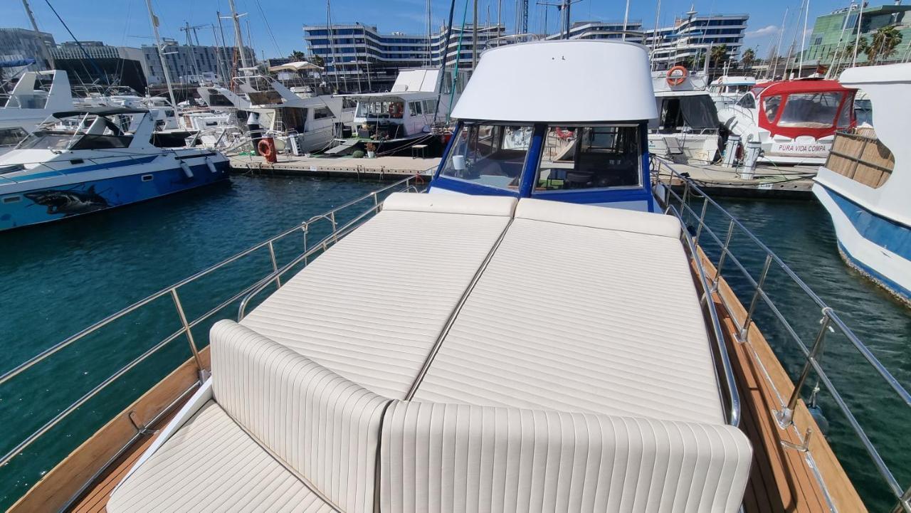 Charming Boat House In Barcelona With Big Terrace And Solarium Hotell Sant Adrià de Besòs Exteriör bild