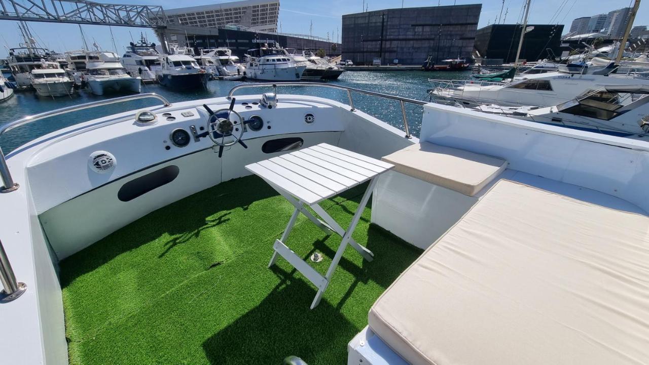 Charming Boat House In Barcelona With Big Terrace And Solarium Hotell Sant Adrià de Besòs Exteriör bild