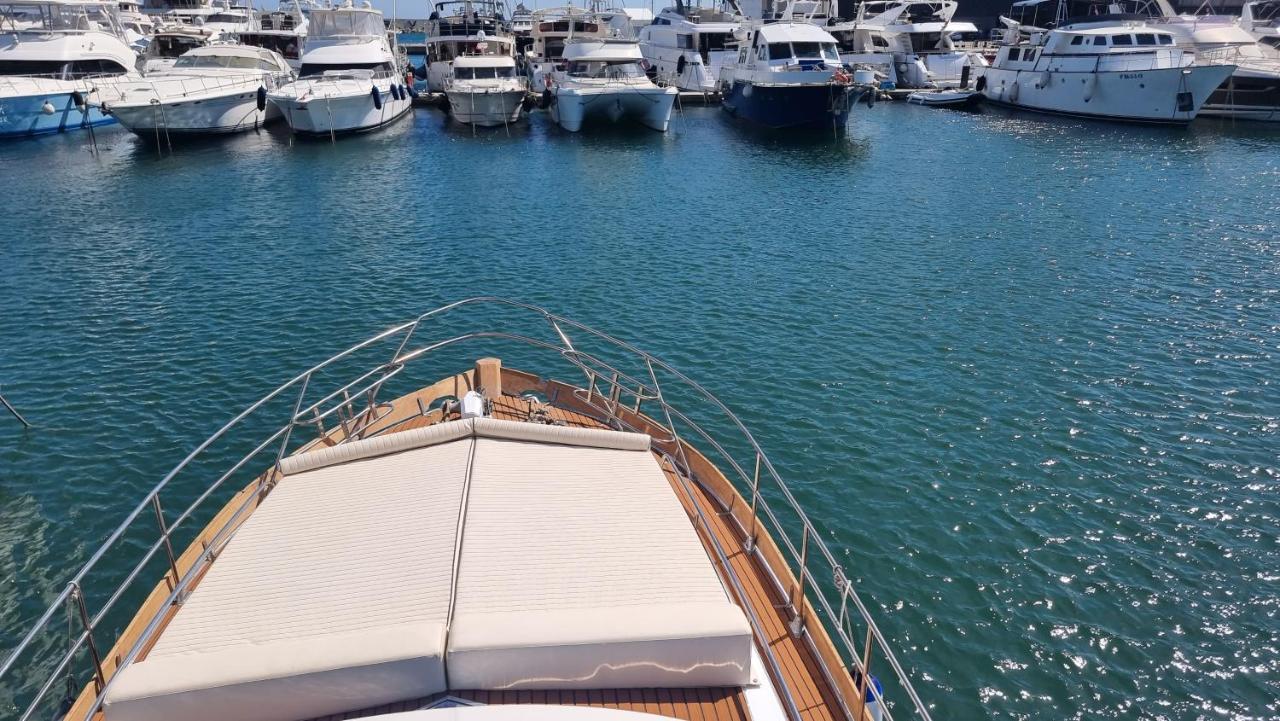 Charming Boat House In Barcelona With Big Terrace And Solarium Hotell Sant Adrià de Besòs Exteriör bild