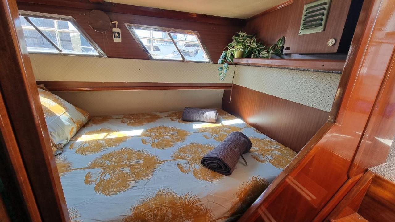 Charming Boat House In Barcelona With Big Terrace And Solarium Hotell Sant Adrià de Besòs Exteriör bild