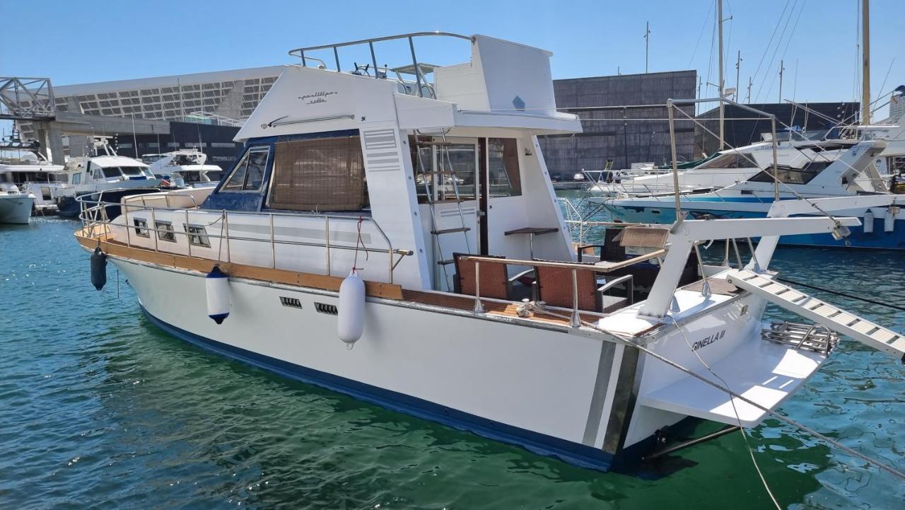 Charming Boat House In Barcelona With Big Terrace And Solarium Hotell Sant Adrià de Besòs Exteriör bild
